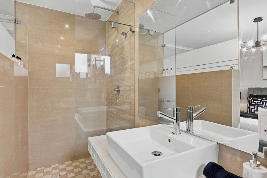 7 Bedroom Property for Sale in Oranjezicht Western Cape